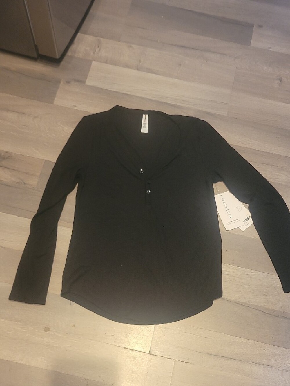 NWT ATHLETA Wind Down Black Long-Sleeve Henley Top - Women Size S - Picture 3 of 5
